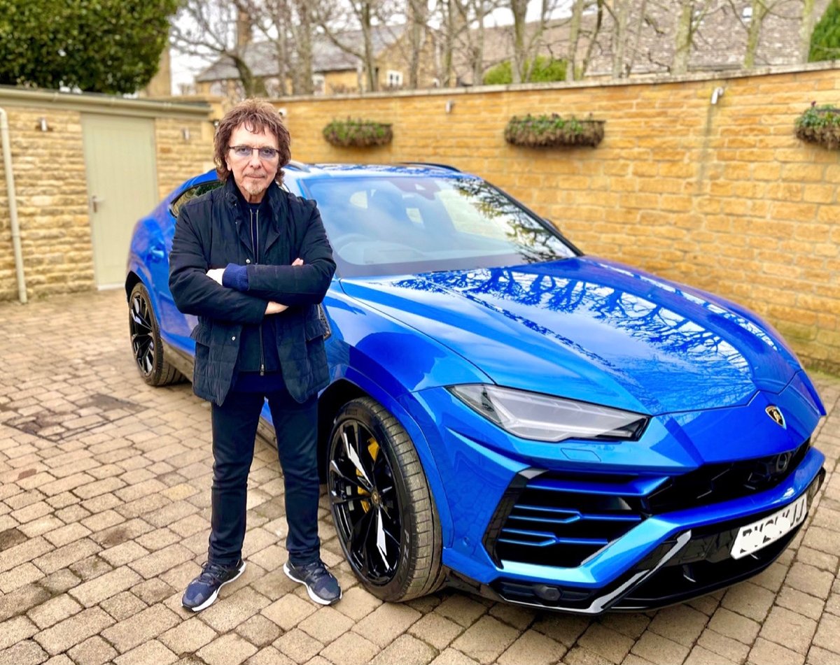 When a heavy metal pioneer combines with a supercar innovator there are no limits…

Congratulations to the legend @iommi099 

#unlockanyroad #blacksabbath #heavymetal #rockstar #sincewemadeitpossible #urus #tonyiommi #legend #ssuv #superstar