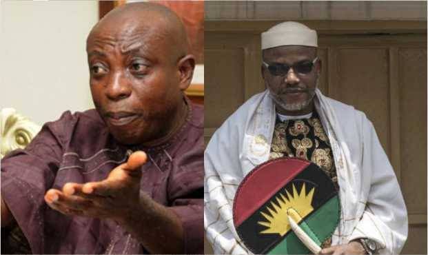 ipobabiastate's tweet photo. "Hand over Eastern Security Network to Eastern Governors"
@CUwazurike @UwazurikeRalph tells @MaziNnamdiKanu 
.
.
.
Is this not madness😂

Akuko ifo 😂 https://t.co/wxnEK5MlbQ