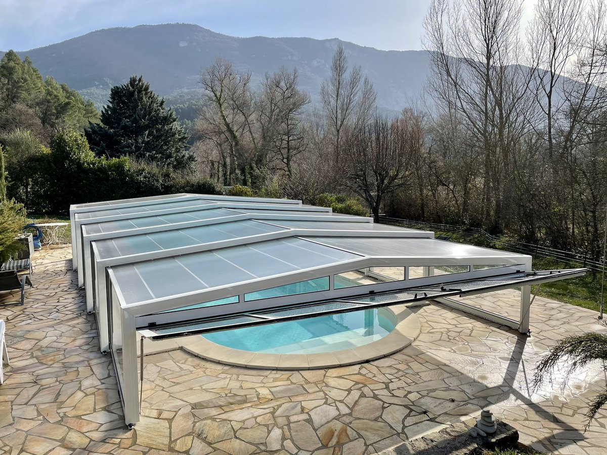 Coverswim_be's tweet photo. Abri de piscine en France 🇫🇷
Zwembadoverkapping in Frankrijk 🇫🇷 #coverswim #abridepiscine #france #zwembadoverkapping #frankrijk #batibouw #batibouw2021 #batibouwvirtueel #batibouwvirtual @BATIBOUW https://t.co/r6i5jxHdzd