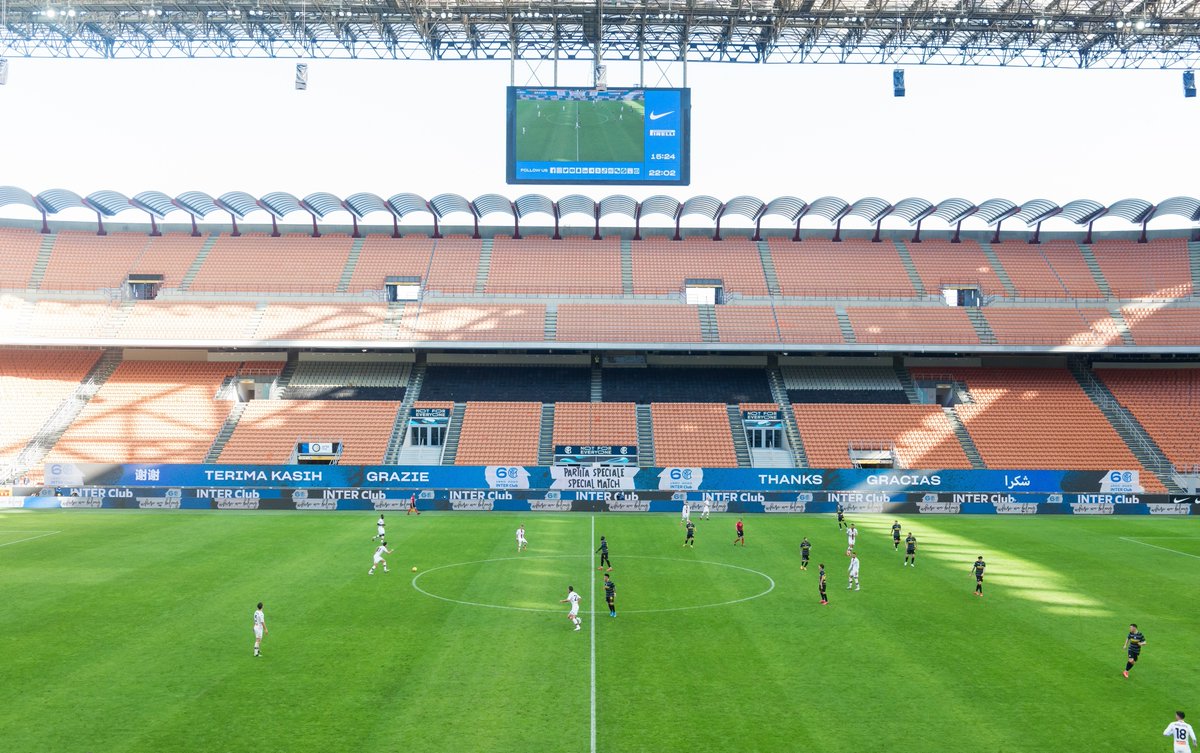 Inter's tweet photo. 🙏  | GRAZIE
 
Grazie a tutti gli #InterClub per il supporto costante in questi 60 anni!

Anche durante #InterGenoa, il match speciale a voi dedicato, eravate a San Siro con noi 👏

#BrothersOfTheWorld https://t.co/UbfRtPdh7n