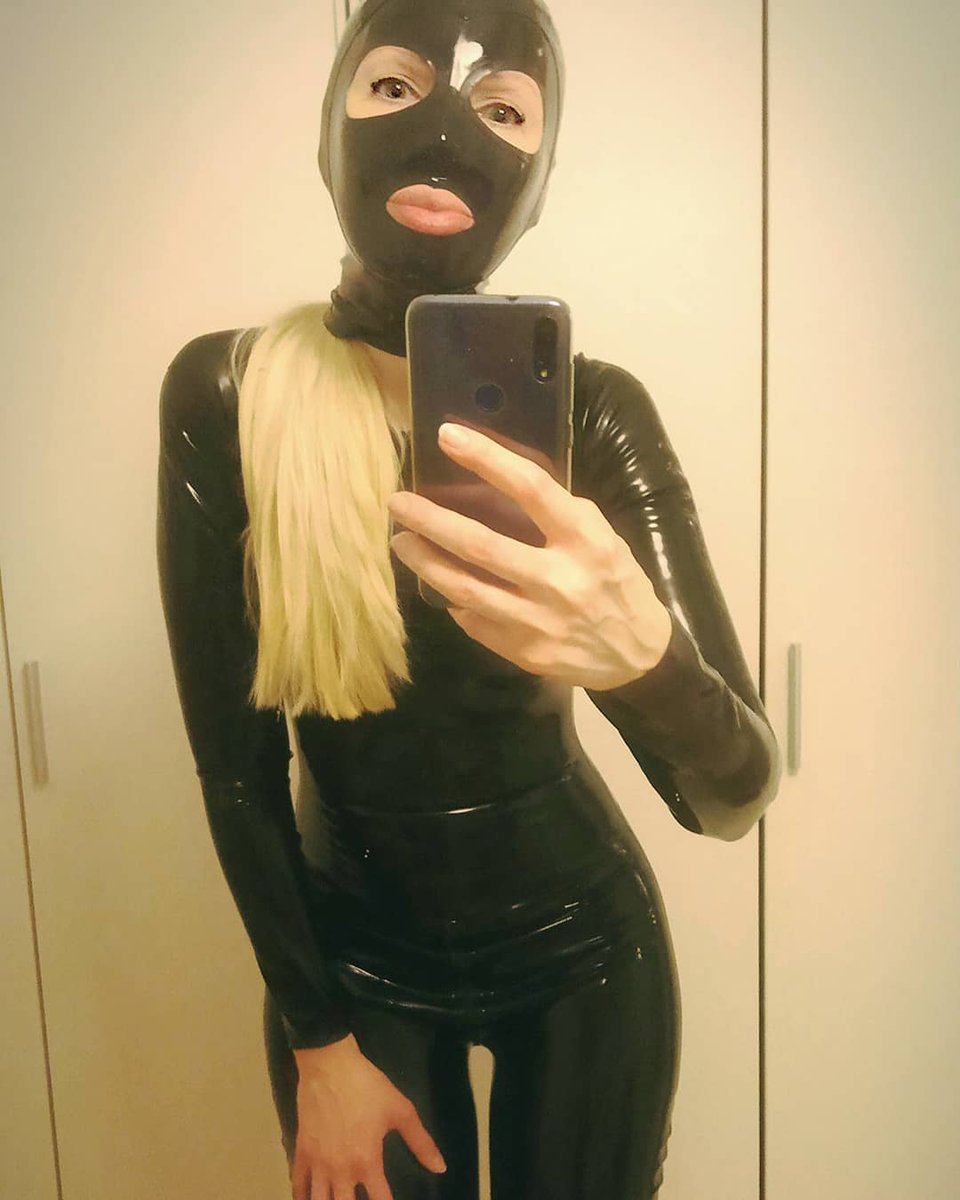 FGumiko's tweet photo. Have a great week! #latex #catsuit #mask #hood #rubbergirl https://t.co/6fxpQ7iY23
