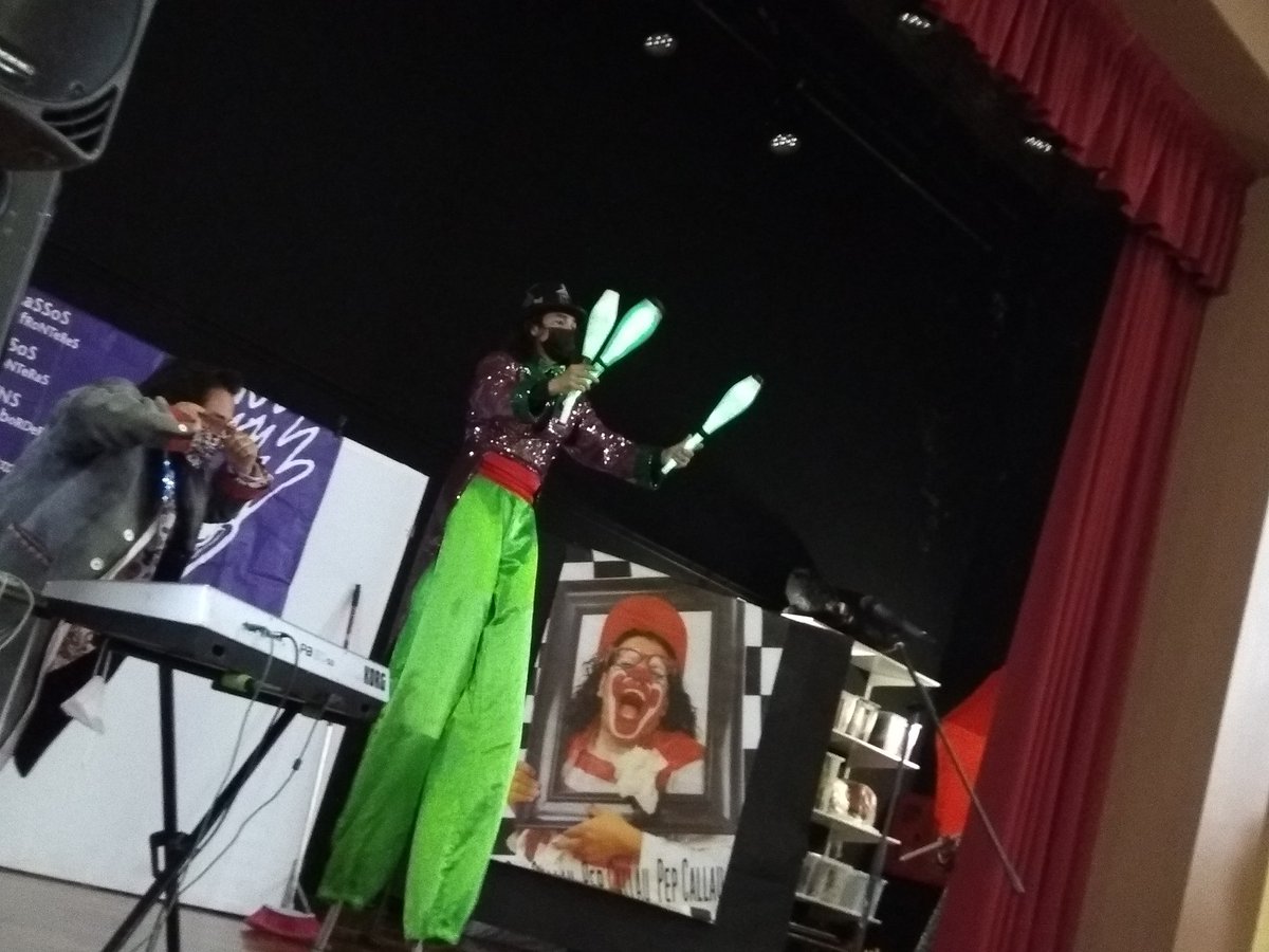 I en viu i en directe el grup mitjans amb l'espectacle de #palLLasossensefronteres. En <a href="/CallauPep/">PepCallau</a> i els <a href="/pepsicolen/">Els Pepsicolen</a>