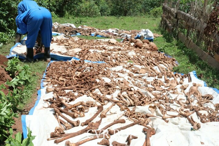 burundi_cvr's tweet photo. #Bururi. #Songa. 02/03/2021. Restes humains déjà trouvés à 11h 16 dans la Commune Songa zone Muheka colline Taba sous colline Rukoma. Exhumation fosse commune toujours en cours.@GeneralNeva @willynyamitwe @KarerwaNdenzako @BurundiGov @mnkurunziza3 @HonSinzohagera @nshingamateka https://t.co/GEA41HYQWO