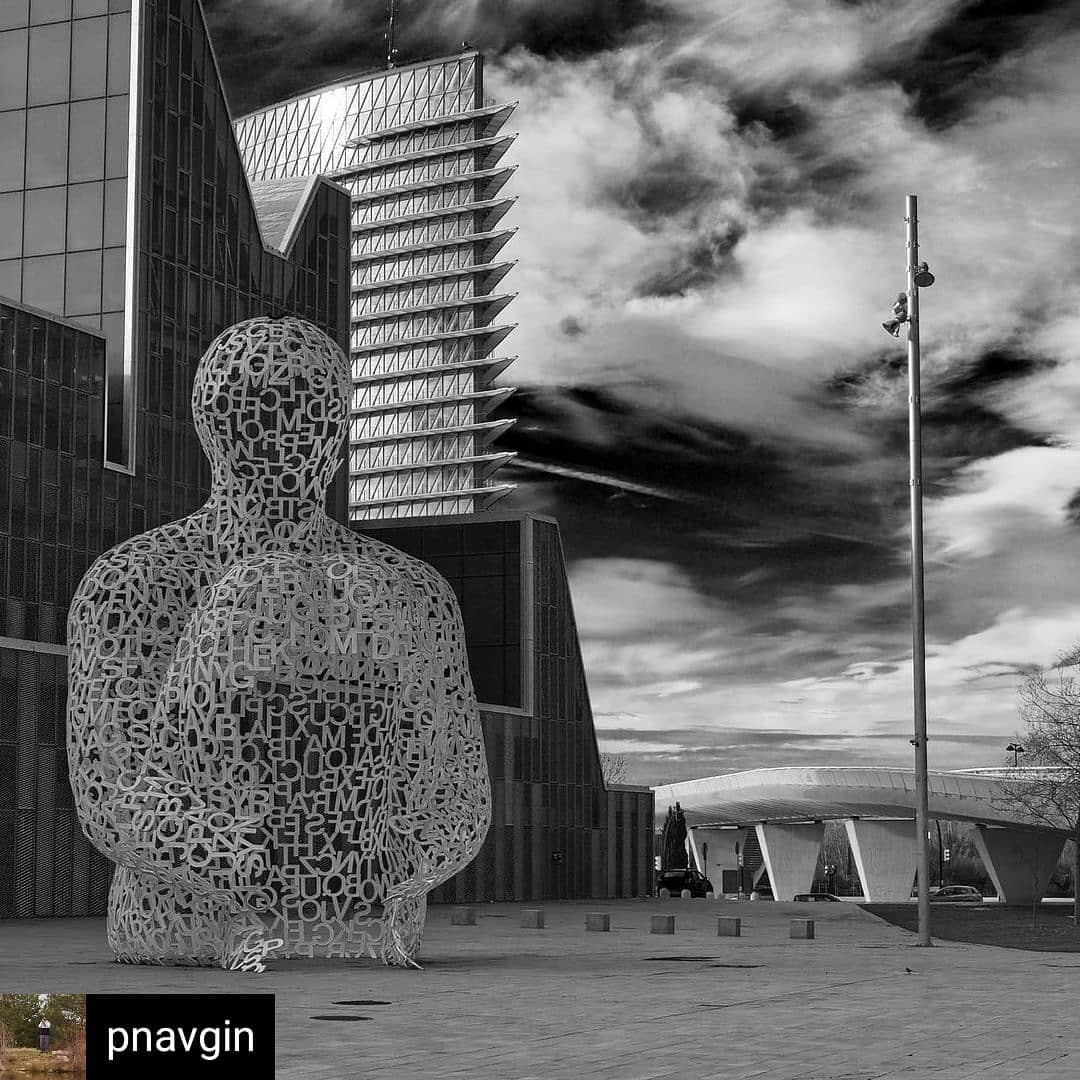 ZaragozaTurismo's tweet photo. ¡Feliz martes 😊!

Hoy os invitamos a un paseo por la #Zaragoza más vanguardista para descubrir la arquitectura única y singular de la #Expo2008 🤩🔝

📷 ¡Gracias IGpnavgin por regalarnos esta espectacular fotografía 🤗!

#ZGZTequiere #DestinoZaragoza https://t.co/BjVzSmrMjj