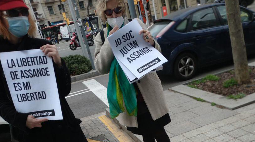 Desde 2010 #JulianAssange está privado de libertad. Su detención ha sido denunciada por la #ONU y por numerosas organizaciones de derechos humanos como arbitraria e ilegal.

BASTA.

Verdad. Justicia. Reparación.

#LibertadAssange
#EnoughIsEnough
#FreeAssange

#BarcelonaXAssange