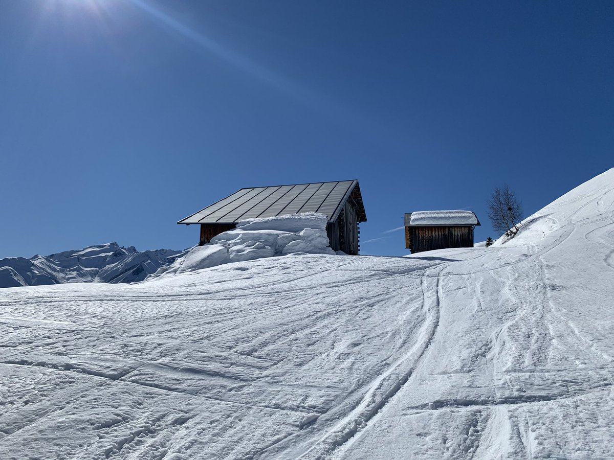 RogerNeukom's tweet photo. Skitour: Vella-Alp Sezner-Piz Sezner-Vellaโ๏ธ๐ @Graubunden @SurselvaTourism @SchweizAlps #surselva #skitour #sonne #skifahre #vallumnezia #sezner #pizsezner #pizterri #alpsezner #vella #alpnova https://t.co/MY35Qla83x