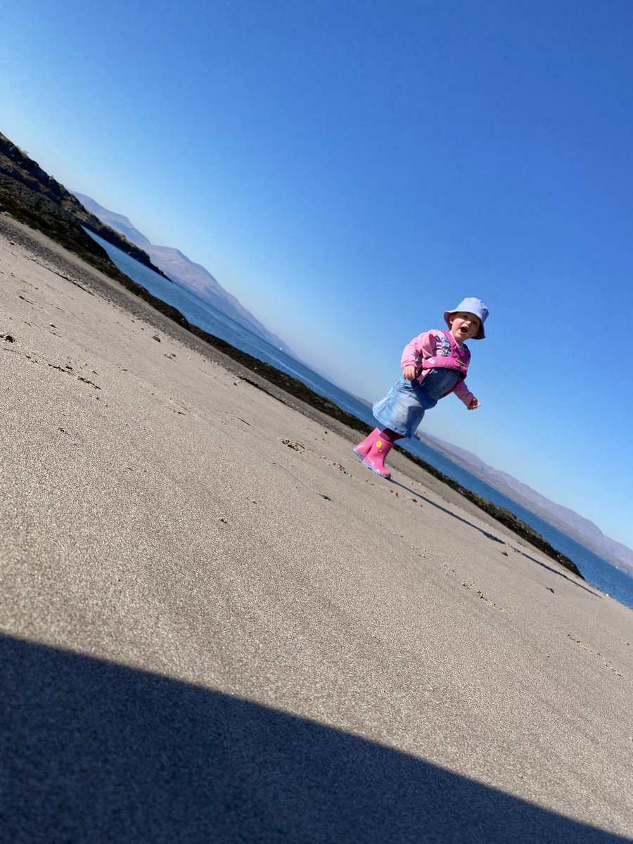 winescotland's tweet photo. This pandemic is having such a negative effect on so many people, not this one, she hasn’t a care in the world, just in love with life #oban #obanbay #argyll #myargyll #love #brightblueskies #mindset #perception #COVID19 #Scotland #youngscot #pink #pinkwellies #notacareintheworld https://t.co/2D4AFavKsh