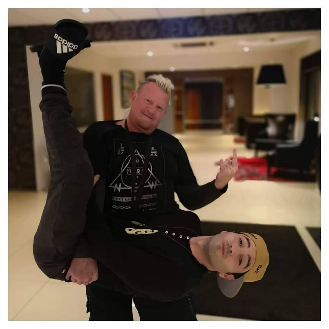 Lobotomy01's tweet photo. #flashback 2020 5am Lobby Working On The Stage Moves #eliastheguitar #circusinternational #crazycircus #crazymoves #eliaspiggy #crazytownxfamily⚡️⚡️⚡️⚡️⚡️⚡️ #tour @CrazyTownBand @ITHERETWEETER1 https://t.co/16FHdMx8qa