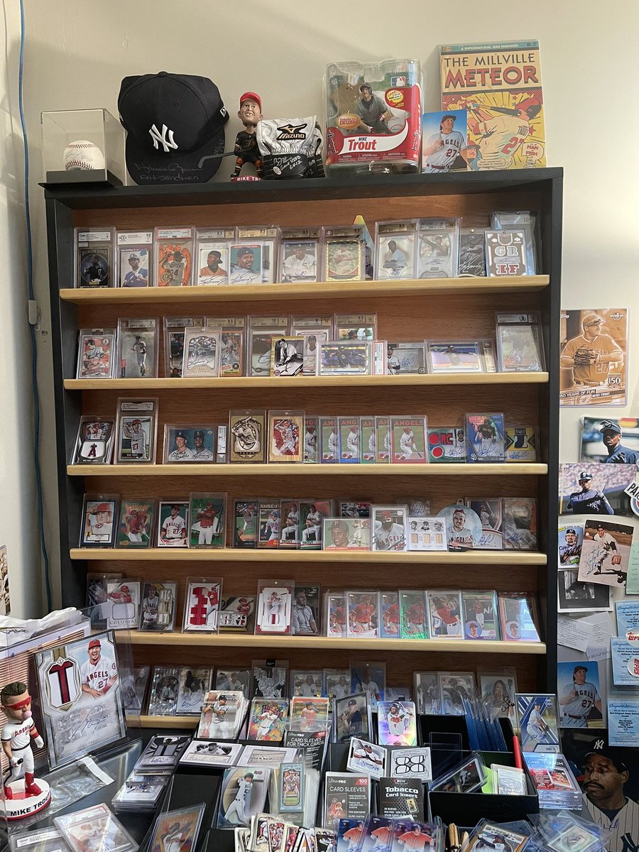 🚨HOBBY FAMILY: I need your help! We know <a href="/TiskaSue/">Sue Tiska</a> is one of the best around in this hobby we all love. Her one goal is for <a href="/MikeTrout/">Mike Trout</a> to follow her. So here’s what I’ll do. Two folks who RT and LIKE this will get a $50 card of their choice on me! Let’s get this done 🚨