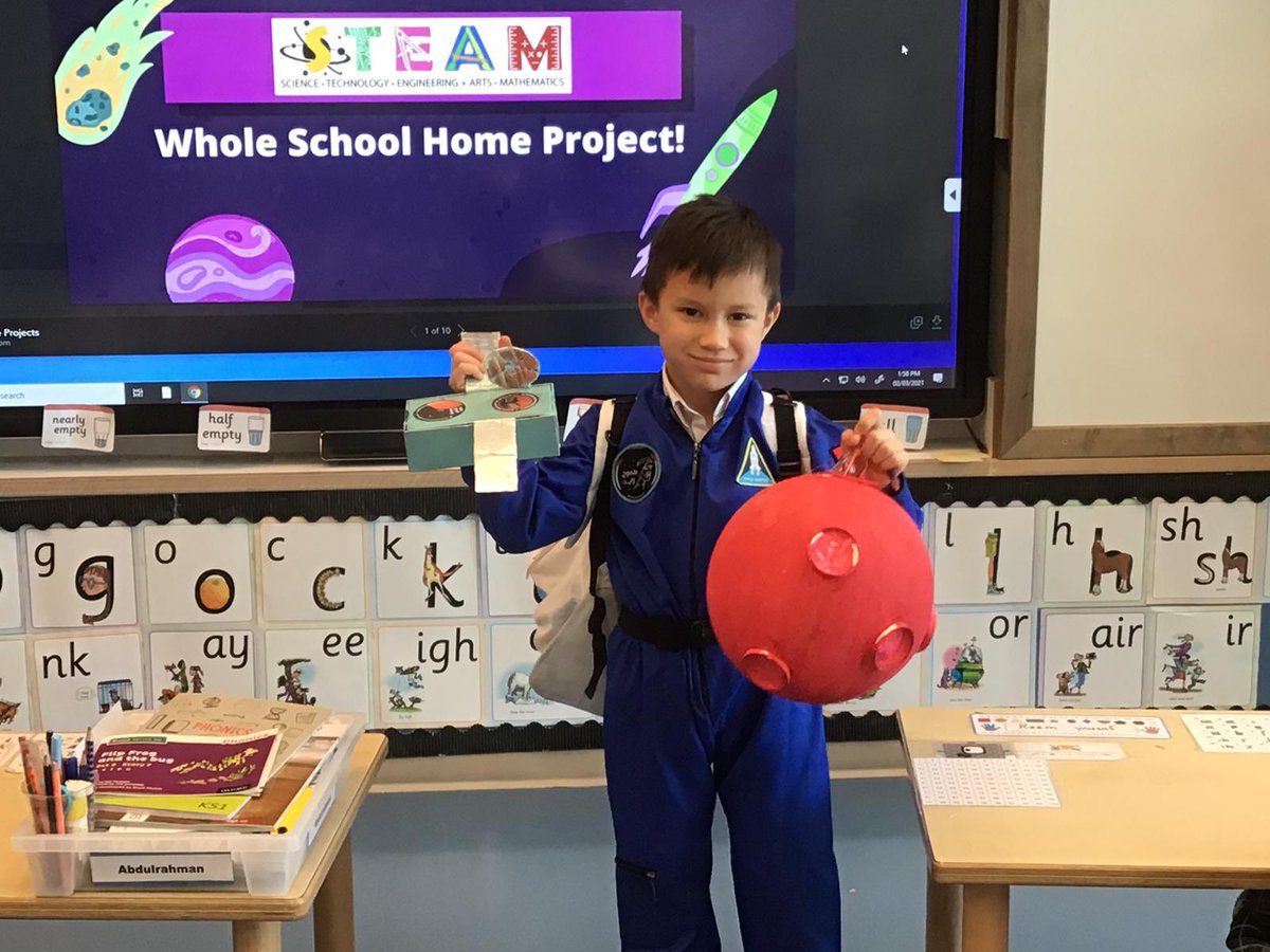 Look who’s come to visit @srsdubai1 The coolest astronaut in town 🚀 #steamweek #arabstomars #NASA @trudlebug @KHDA @MrClark47 @mthomas2010 @chan_teacher @nanbill @EcoSrs @Psqm_HQ @SrsYear1 #hopeprobe #mars2021