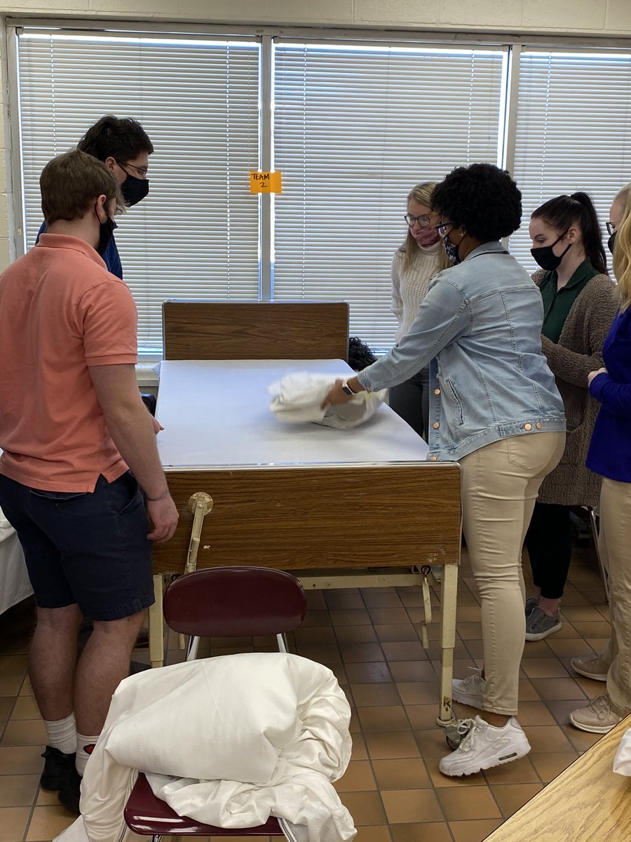 amygwatson18's tweet photo. HOSA and SkillsUSA have competitions to check life and work skills in the arena of CNA components. Our students are rocking this: and can walk through the 17 steps of making an unoccupied bed with minimal prompts. #MilanAwesome #LearnOneDoOneTeachOne https://t.co/bx1MHR0bEK