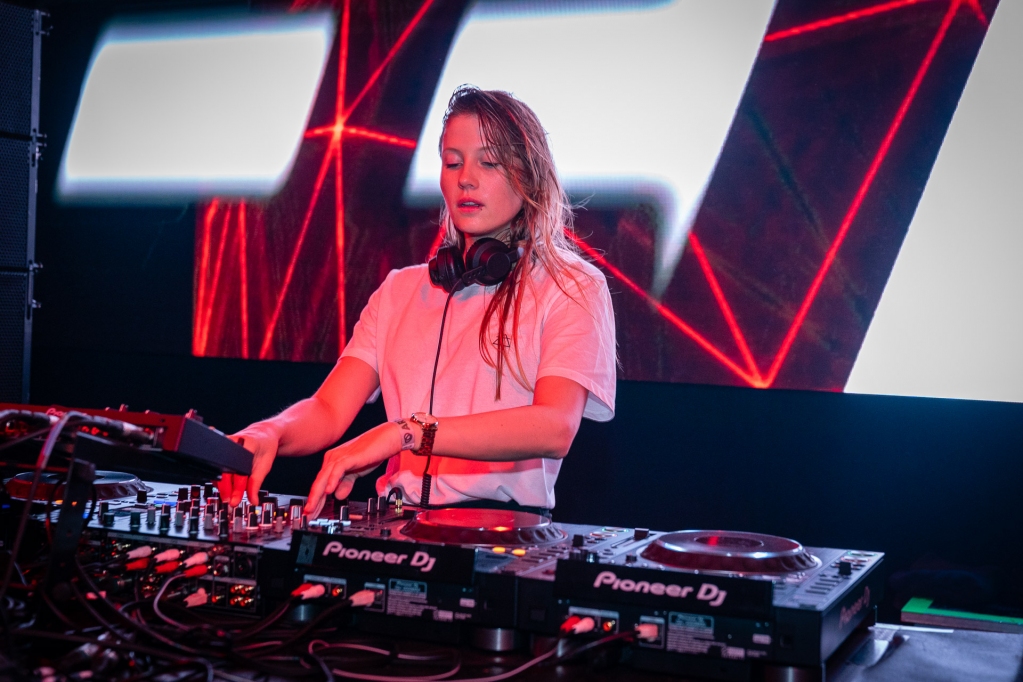MovementTorino's tweet photo. Wonderful @CharlottedWitte in console 👑
#MovementFestival #MovementTorino #MTMF #Movement2018 #technomusic #technoparty #technoculture #technodj #electronicmusic #musicfestival #torino #italy https://t.co/WfJtanva5o