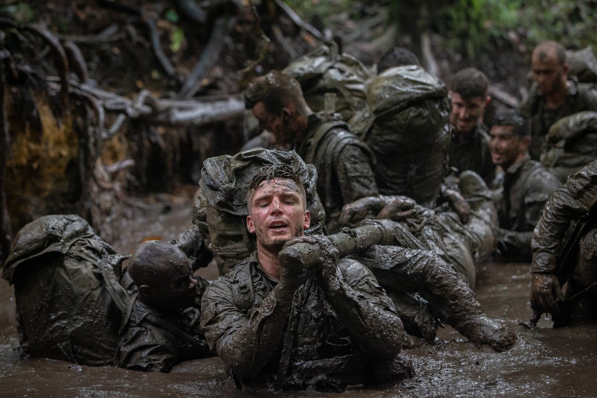 Chefdecorps3REI's tweet image. Les élèves officiers de l'ESM 1 de @SaintCyrCoet ont terminé le stage aguerrissement au #CEFE !! Malgré le contexte #COVID, bulle hermétique respectée : pas un seul Covidé! Les résultats sont excellents! 

#PrépaOPS #EspritGuerrier #DéTERREmiNation #EcoleDuCommandement