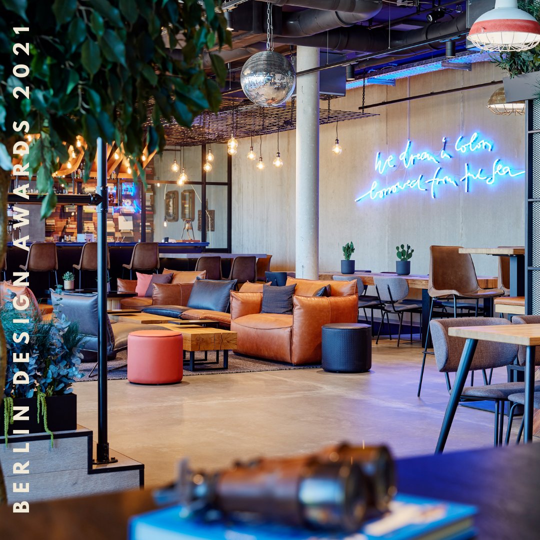 me and all kiel x JOI-Design. Das Design überzeugte die Jury des Berlin Design Award 2021 by DRIVEN x DESIGN  mit seinem Look und wurde in der Kategorie Interior Design – Hospitality mit der Silbermedaille ausgezeichnet. 
Mehr dazu: fal.cn/3dJc5
#meandall #joidesign