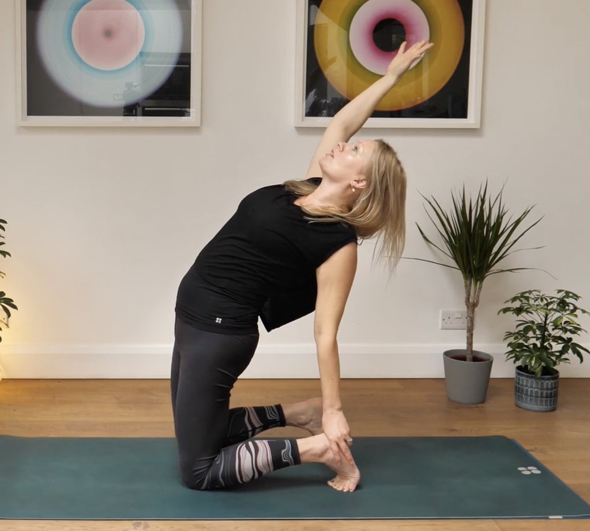 BodySoulYoga's tweet image. It’s day 2 of our March yoga challenge. Today is Stress Down yoga with a particular emphasis on the exhalation. When you exhale your muscles relax and any tension that you’re holding can be released.   #camelposevariation #exhale #marchyogachallenge bodysoulyoga.co.uk/exhale-day-2-s…