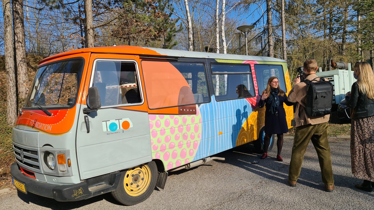 andre_losch's tweet photo. Journée particulière à la Fondation: @ragni_daniela, directrice, interviewée par la #UpFoundation. André Losch Fondation soutient le projet #TOTO, un bus qui va à la rencontre des enfants pour leur redonner la possibilité de s’exprimer à travers la créativité. #education https://t.co/s8f623WKOZ
