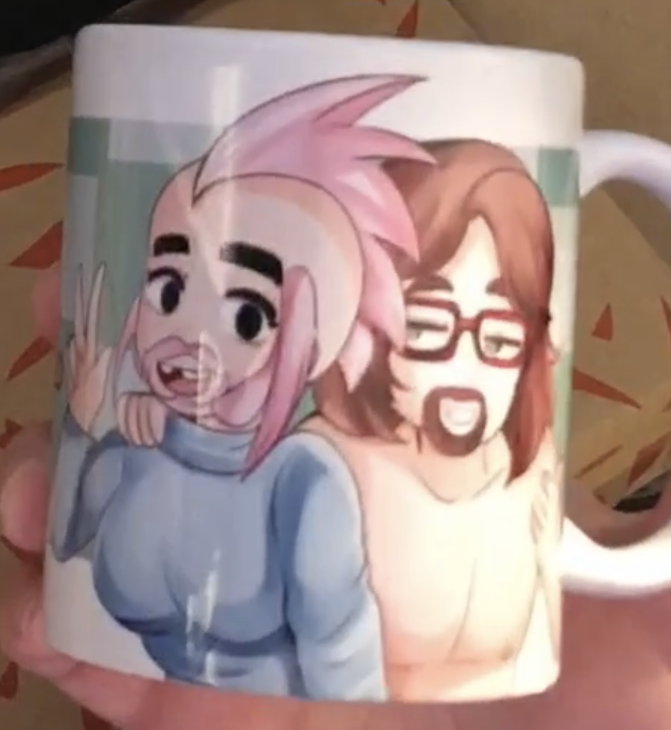 Hackenp0rsche's tweet photo. @Gronkh Schaue gerade den Anfang vom deinem gestrigen Stream nach.
Das ist die Tasse (x2), die @TobinatorLP von @PumpkinDaysGame zu geschickt bekommen hat.
Die schöne Rupert + Jörg, Tobi und du, ihr wart schon zwei Hübschen.😂
#GronkhTV
#TobiStream (01.03.2021) https://t.co/JlxDFARPSz