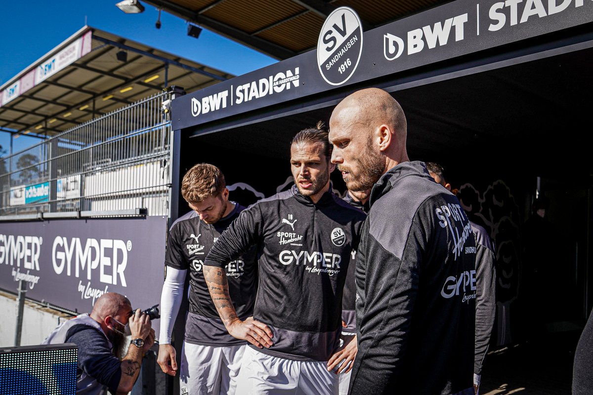SV_Sandhausen's tweet photo. In den Vereinsfarben Schwarz &amp; Weiß, mit den Bäumen aus dem Gemeindewappen und vielen weiteren Details! ⚫️⚪️🌳 Wie gefällt Euch unser neuer Spielertunnel? 😍
___________
#SVS1916 #WirEchtAnders https://t.co/rqdXhYz3vl