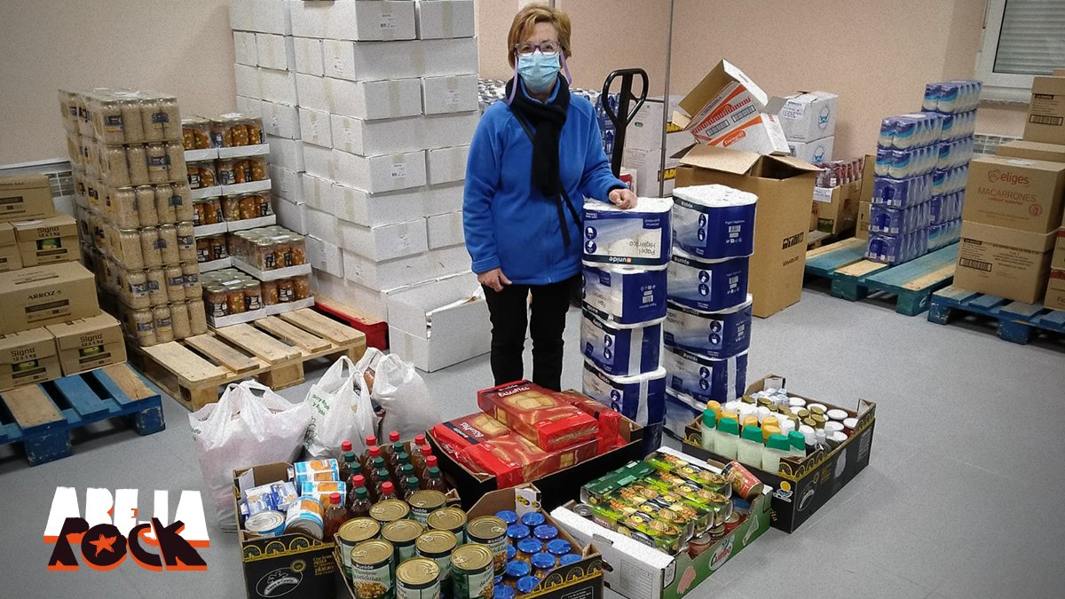 ¡Abejorrxs 🐝 ! Gracias a vuestra colaboración comprando las mascarillas del #AbejaRock, el pasado sábado hicimos entrega al #BancoDeAlimentos de Cáritas de Béjar una compra de productos de primera necesidad adquiridos con el beneficio obtenido 😍.