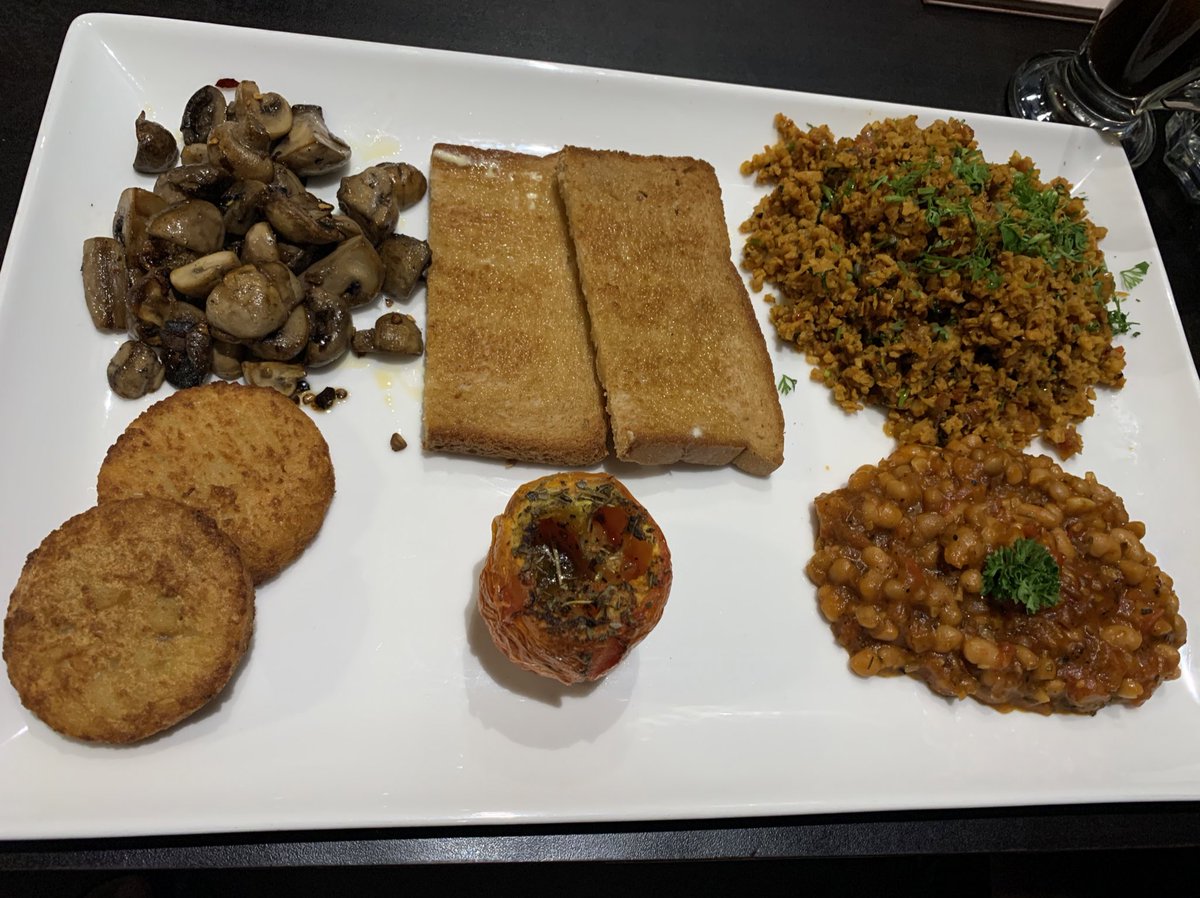 thenomadguy's tweet photo. If you are looking for a cafe which serves excellent food, adds as a perfect host, ambience, retro songs then look no further - Visit @Cafe70beans now! Been my goto cafe ALWAYS!

To all my friends in Navi Mumbai, make a visit NOW!

@varshabagadia | @Mayuri6 | @mystical_nazish https://t.co/i6EJpb4I1y