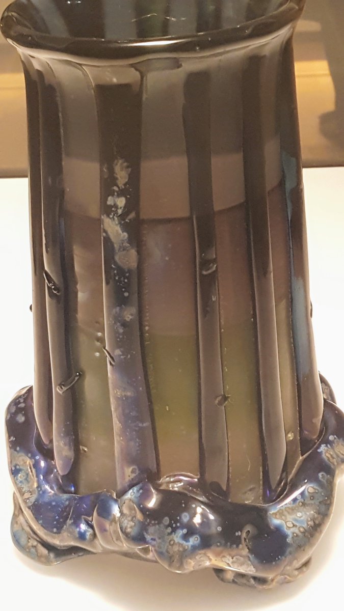 コロコロ 作品名は 企画の意図により 名称が変わることがわかりました 同じ企画者 監修者でも 図版によって表記が異なるのを確認 英語の表記も それぞれ違うようです 監修者によっては ガレが命名した作品 数は少ない には 後年につけた