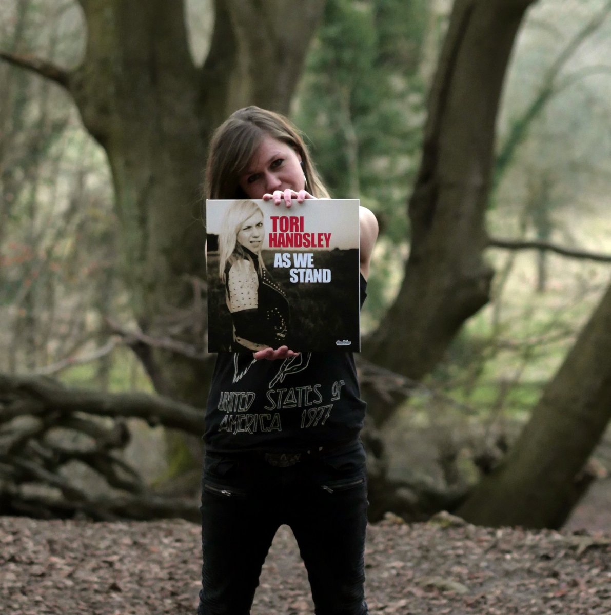 Feels so good to hold the vinyl in my hands!!💥💥Limited edition now available 🙌🙌Looks and sounds more amazing than I could have imagined. Get your mitts on one via bandcamp
<a href="/ruthgoller/">ruth goller SKYLLA</a>
<a href="/Mosesboyd_/">Moses Boyd</a>
#newmusic #vinyl #rock #environment #femalecomposer #mosesboyd #aswestand #album