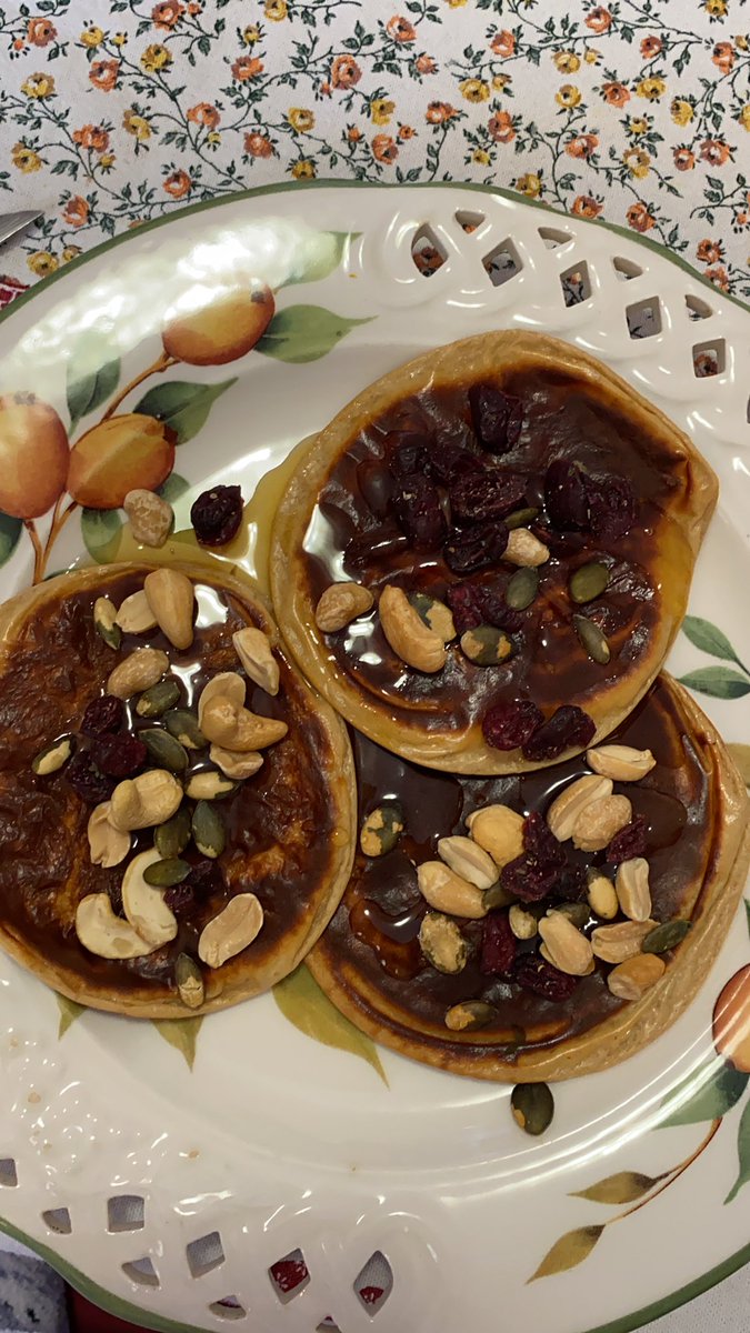 Sarapili5's tweet photo. Pancake sorridenti https://t.co/GXWqdlx2qk