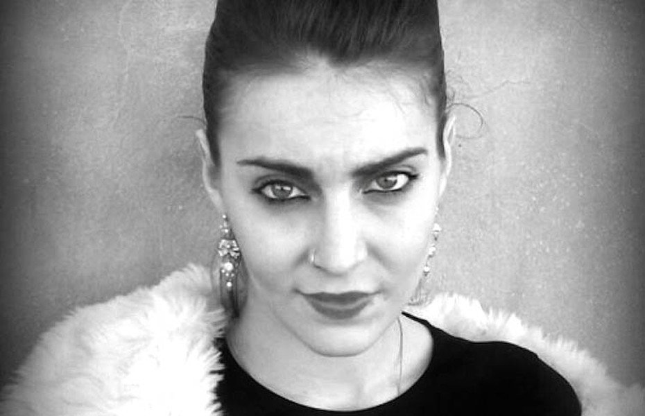 Hoy se cumplen 4 años de la muerte de Ana Isabel García Llorente, <a href="/gatacattana_/">Gata Cattana</a>, que tanto nos inspiró y a la que hemos querido rendir homenaje en el nombre de nuestra Peña. Abrimos hilo contando algunos detalles que nos encantan de ella como andaluza desplazada a Madrid.