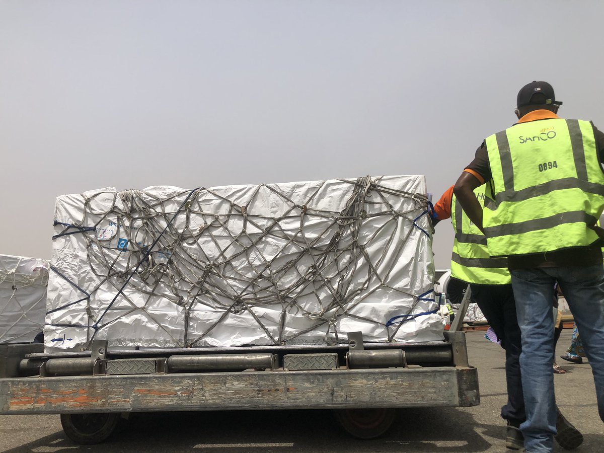 Nigeria’s first batch of #Covid19 vaccines have just landed at the International Airport in Abuja. 3.9 million doses.