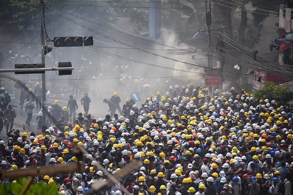 There are still large numbers of anti-coup protesters on the streets of Yangon every day despite the lethal force that has been used by the Myanmar junta's forces #WhatsHappeningInMyanmar