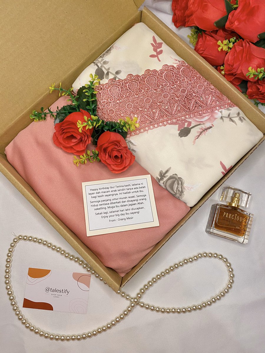 talestify's tweet photo. dah selalu belikan hadiah tudung? nak tak bagi giftbox telekung design bunga cantik ni?🌸

satu box dapat:
- 1 set printed florals telekung
- free flowers
- free wish card (can personalise)

semua kat atas tu RM70 je!!😍 worth sangatt
https://t.co/j8ceAGerTy https://t.co/utsIFQsnlw