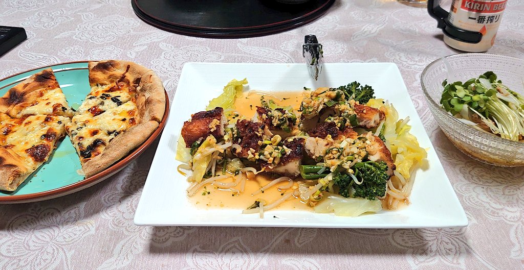 さえこっった 義母が夕飯不在なので 鶏肉とチーズを摂取する献立 もう食べ始めてるけど 油淋鶏は初めてむね肉で ピザは市販品で 調理時間も器具もいつもの支度の1 3くらいだった さえこっった 義母が夕飯不在なので 鶏肉とチーズを摂取する献立 もう食べ始めてるけど 油淋鶏は初めてむね肉で ピザは市販品で 調理時間も器具もいつもの支度の1 3くらいだった