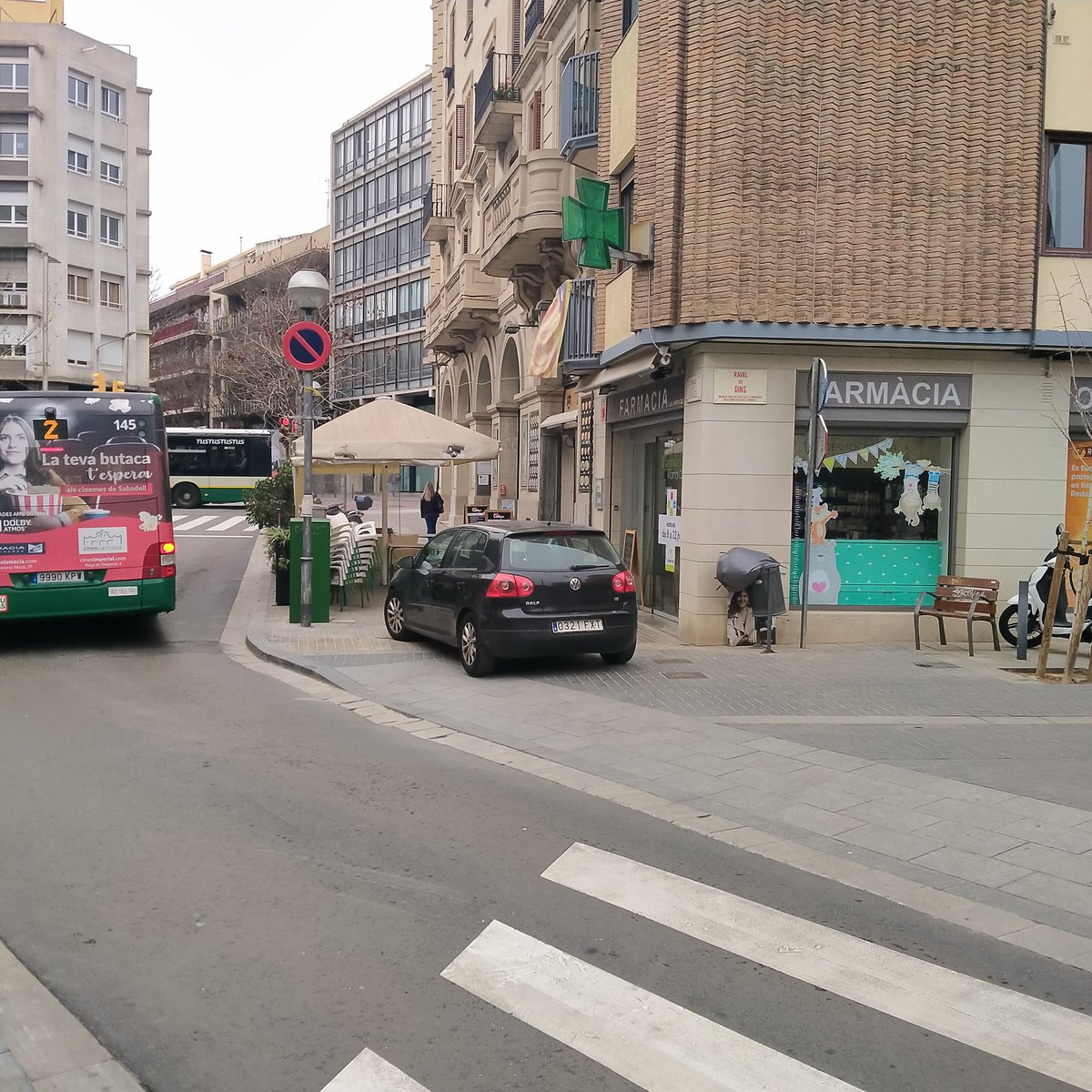 DellaEstel's tweet photo. Le meravellosa ciutat de Sabadell ,principi carrer Salut #incivicsdemerda #netegemlesvoreres #sabade @sbdterritori @PoliciaSabadell @SabadellDe @massacriticasbd el pa de cada puto dia c/salut/ravaldedins https://t.co/woNKYflk0M