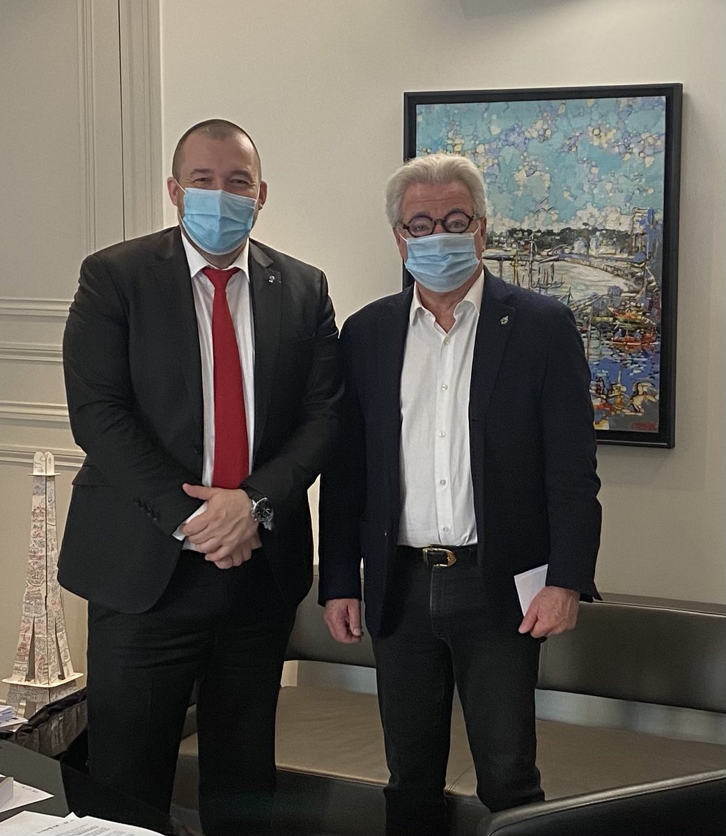 ggomez_chef's tweet photo. Belle réunion ce matin avec le Président Chenet. Au service de nos professionnels, apprenants et restaurateurs. #gni #didierchenet #mederic #nosapprentisontdutalent #nosrestaurateursontdutalent #ambassadedefrancedelagastronomie #guillaumegomez #guillaumegomezpageofficielle https://t.co/YSu9uy7uuX