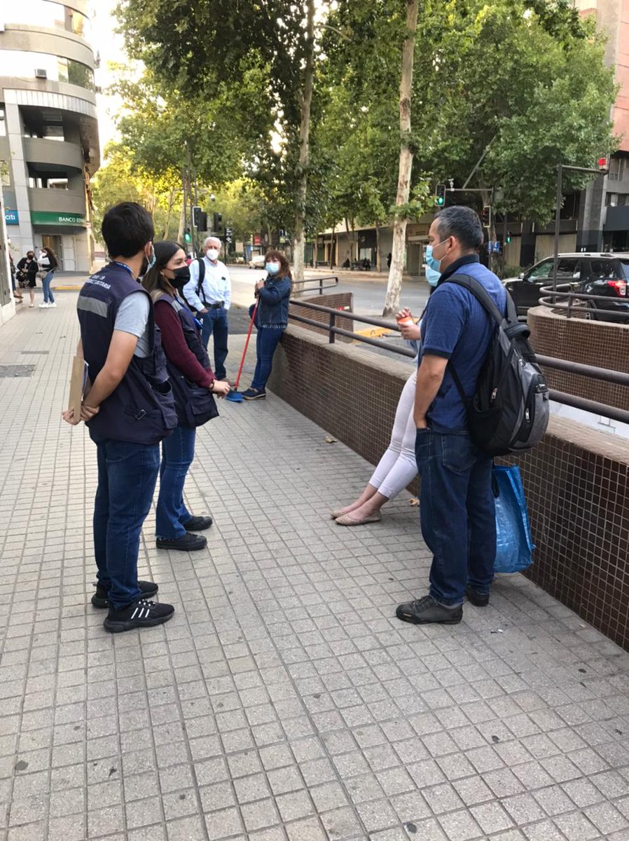 pdazan's tweet photo. Las #CuadrillasSanitarias están informando sobre las medidas de autocuidado y resolviendo las dudas de la gente sobre el #COVID19 y el proceso de vacunación contra el #Coronavirus. https://t.co/JowYljfzhH