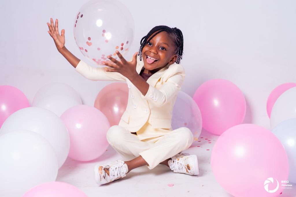 dapperkingszim's tweet photo. 🪡 Dapperkings New Generation 😎
Tawana in her 2 Piece Double Breasted Suit for her Birthday Photoshoot🎊 thank you @bee_nkomo for entrusting us
✔️
.
.
.
#dapperlife #bespoke #kidswithstyle #photoshoot #happybirthday #swag
#lilbaby #africa #zimbabwe #Harare #bulawayo https://t.co/RNvimyraN2
