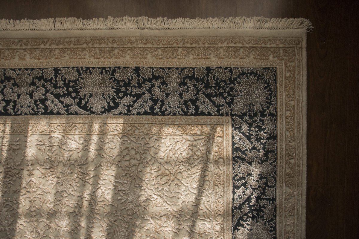 houseofknots's tweet photo. Presenting Jhoomar, a hand-knotted carpet inspired by the Bohemian crystal chandeliers from the Dolmabahce Palace.
#carpets #rugs #careptsofindia #rugsofindia #handmade #handknotted #interior #interiordesign #design #homedecor #home #architecture #furniture #art #traditional https://t.co/NdnINqxMW3