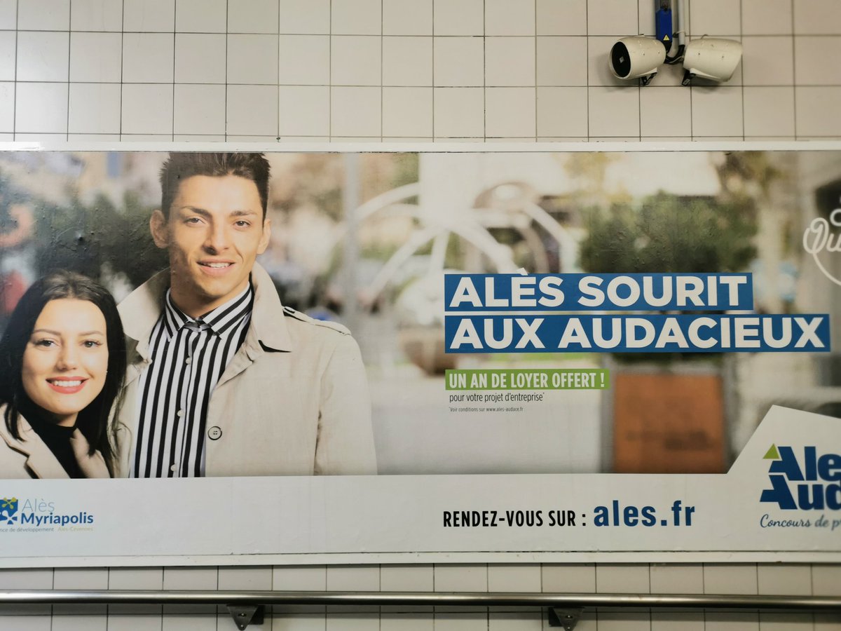 Cette nouvelle publicité de la ville d'Alès dans les gares d'IDF me met en colère. Ayant fait 5 ans de thèse sur le territoire, j'ai vu à Alès la pauvreté et les difficultés sociales. Au lieu d'aider les plus démunis, la mairie préfère offrir un an de loyer à des parisien.nes...
