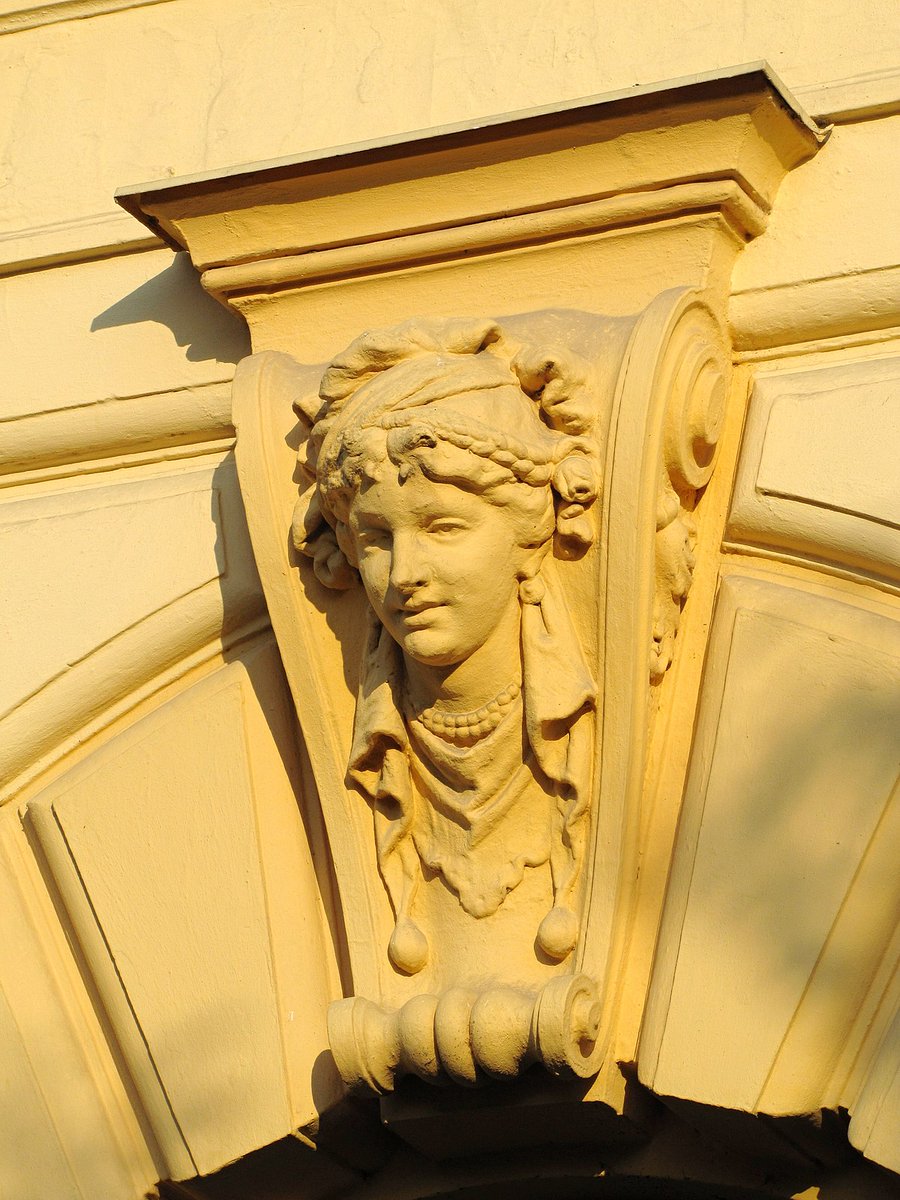 Доходный дом питер маскарон. Маскароны древняя греция. Маскароны петербурга. Маскарон горгулья. Маскароны модерн санкт петербург.