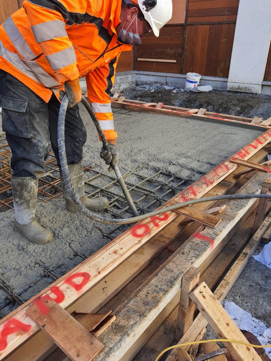 Kelbuild's tweet photo. Here are some photos of the progress being made on the new AMAU Labs Extension in Midlands Regional Hospital Tullamore.
We are delighted to be able to continue to service the HSE with these essential works during this pandemic.
#Covid19Safety #Construction #EssentialWorks https://t.co/EMkpJgXMf9