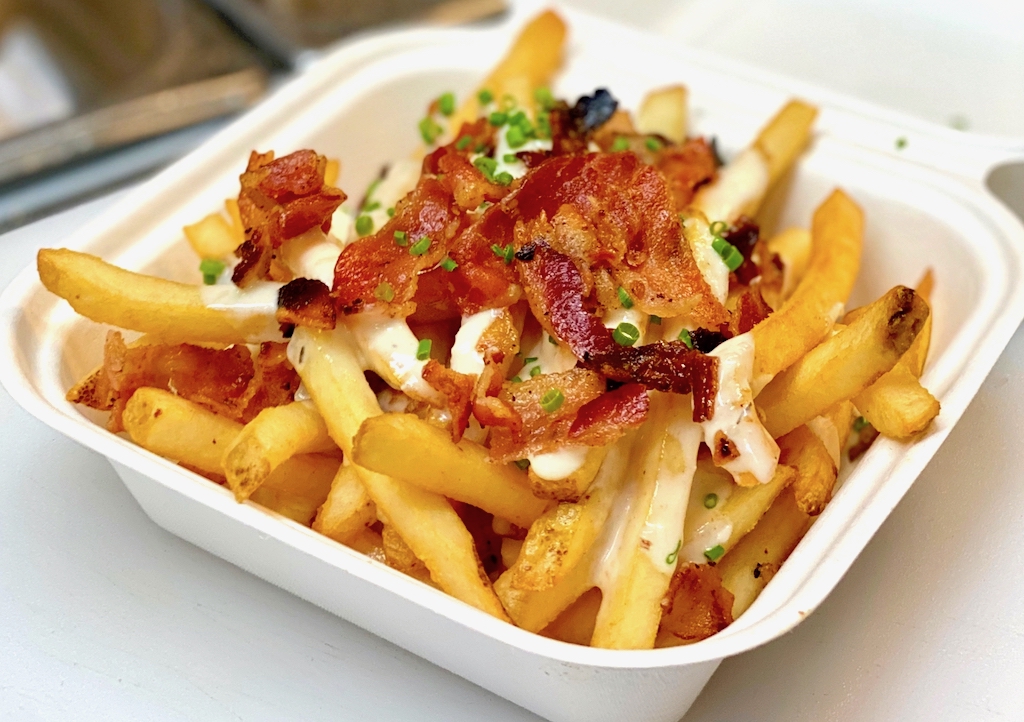 You cant go wrong with cheese and bacon, especially on fries!
.
#lobsterchowderhouse
#lobsterpotexpress
#ptownlobsterpot
#provincetown
#provincetownma
#myptown
#wellfleet
#eastham
#capecod
#capecodseafood
#capecodeats
#capecodfoodies
#capecodeateries
#capeology