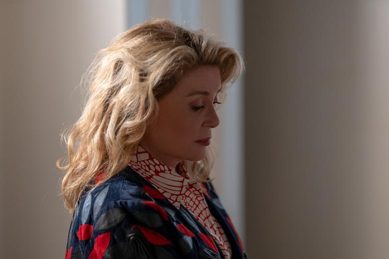 SPerezBlundi's tweet photo. DENEUVE, BELLE DE TOUJOURS...
#CatherineDeneuve dans le dernier #Bercot 🎥, "DE SON VIVANT", en salles en 2021 et en sélection au @Festival_Cannes ?
#Cinéma 🎬 https://t.co/wuNfXssbi6