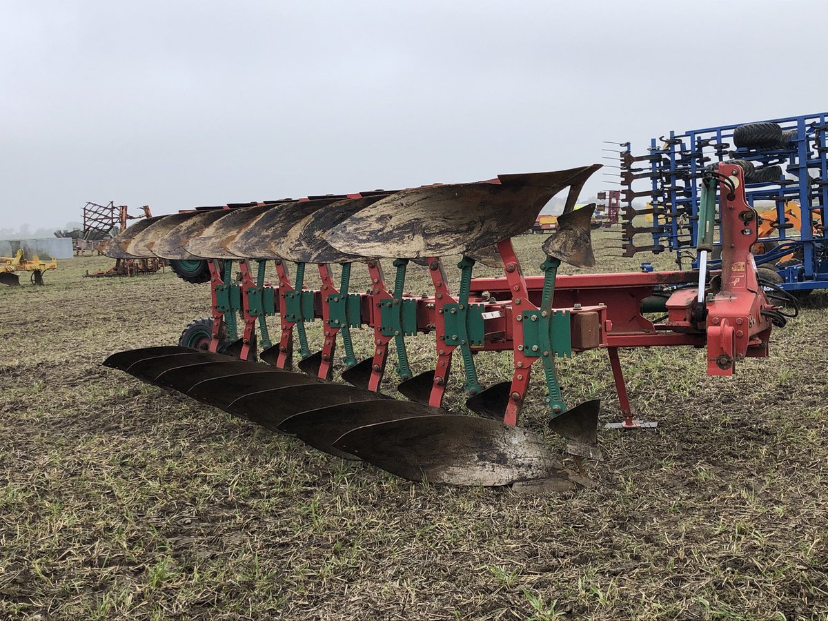 WatchornGeorge's tweet photo. Just like a good red wine, full bodied and goes well at breakfast, lunch and supper! This 2010 Kverneland LO85 7f (6+1) rev plough is in our next Online Timed Auction starting Thurs 4th March ending Tues 9th from Midday. This and much more... #getspending https://t.co/5YIU8ldrxI
