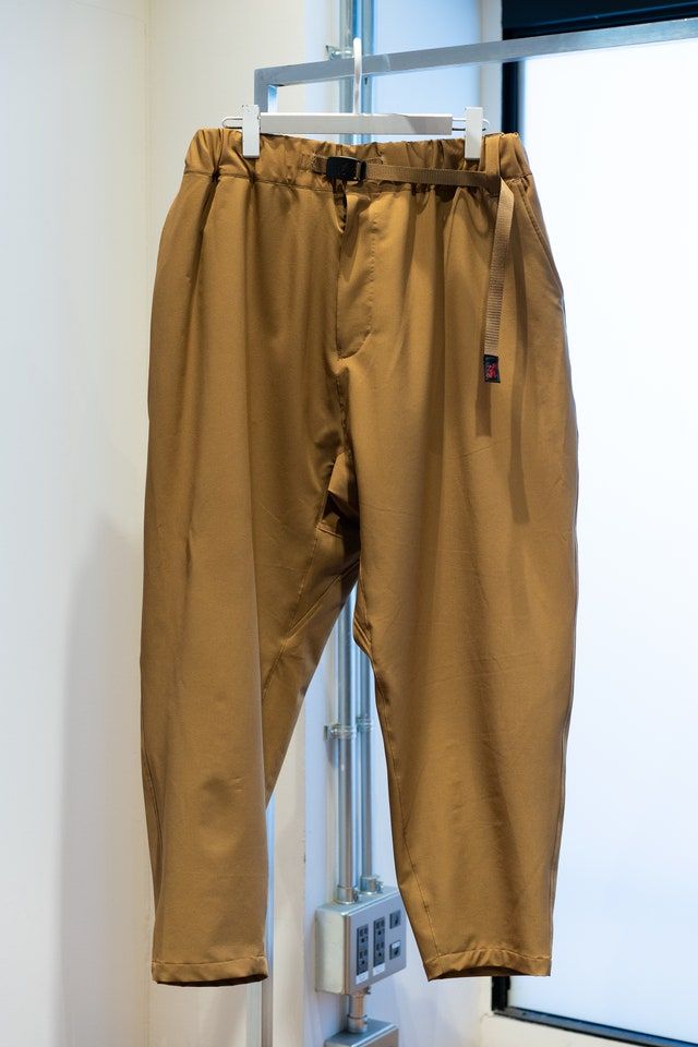 Gq Japan ホワイトマウンテニアリング 21年秋冬公開 T Co Dgs9lhvdvm グラミチ とのコラボパンツはシルエットに注目 着心地も抜群 家でも外でも活躍する頼もしい1本をみつけました ファッションエディター 高杉賢太郎 T Co