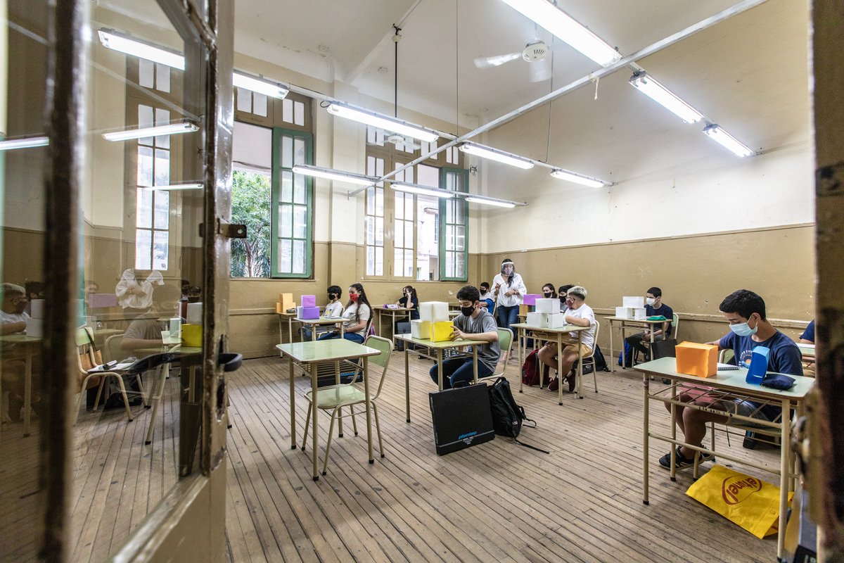 UNLitoral's tweet photo. 🧑🏻‍🏭👩🏻‍🏫👩🏼‍🔧La @EISUNL abrió sus puertas para que 220 estudiantes de 1ro, 2do y 3er año regresen a las aulas y comiencen a realizar el Ciclo de Consolidación de Contenidos y Aprendizajes -que se extenderá hasta el 12 de marzo- https://t.co/6iWP2vce4G