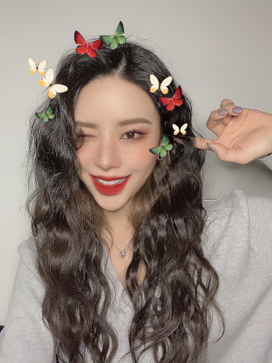 PF_Official_X's tweet photo. [#시아] 

🦋

#핑크판타지 #PINKFANTASY #ピンクファンタジー #시아 #SEEA #シ�� https://t.co/4XK6Mxypic