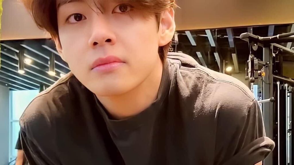 urikookoo's tweet photo. okay but taehyung tho ............. im— https://t.co/2APyuzQMuX