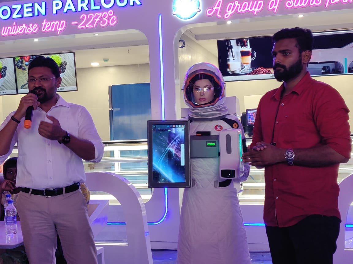 New version of #Zafirobots (captain zafira)
india's first theme robot 
launched today at skf space theme restaurant, coimbatore
#robot #robotics #innovation #ai #startup #ml #zafi #tech  #zafirobots #roboticsindia #roboticsnews #startupnews
#coimbatore