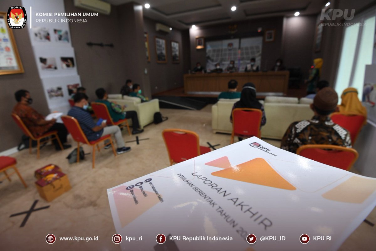 #TemanPemilih, Anggota KPU RI I Dewa Kade Wiarsa Raka Sandi didampingi Deputi Dukungan Teknis KPU RI, Eberta Kawima menerima audiensi KPU Provinsi Jatim serta KPU Kediri, KPU Jember serta KPU Blitar, Selasa (2/3).
#KPUmelayani