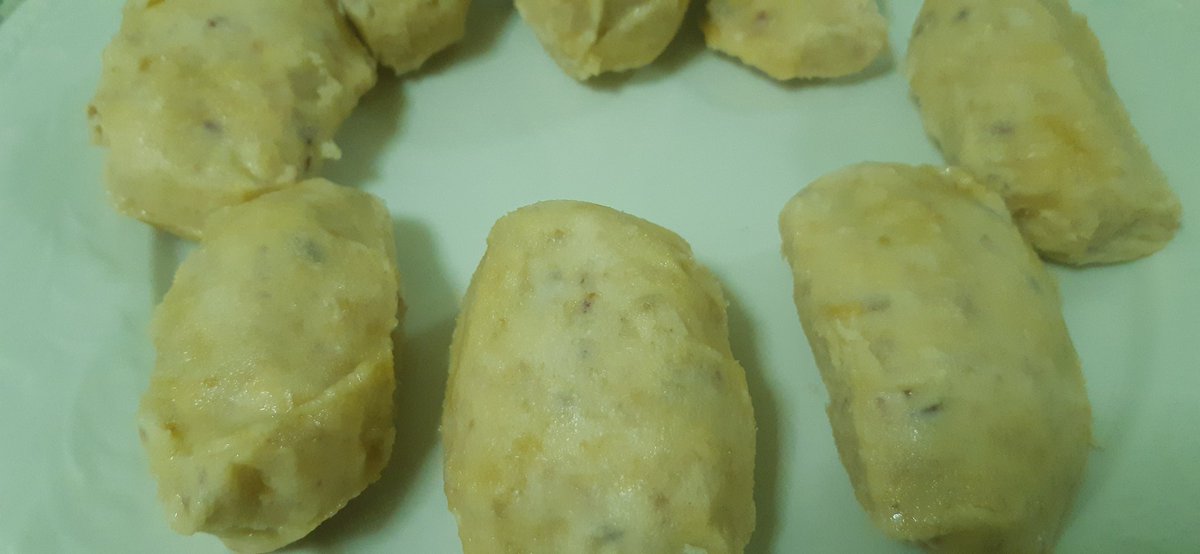 LuchiniSolano's tweet photo. Impresionantes las croquetas a domicilio de La Mesa de Conus. Intenso sabor a jamón ibérico y una textura delicada, rebozadas con panko. Serían un éxito en muchos restaurantes https://t.co/V9XeskM0Qr